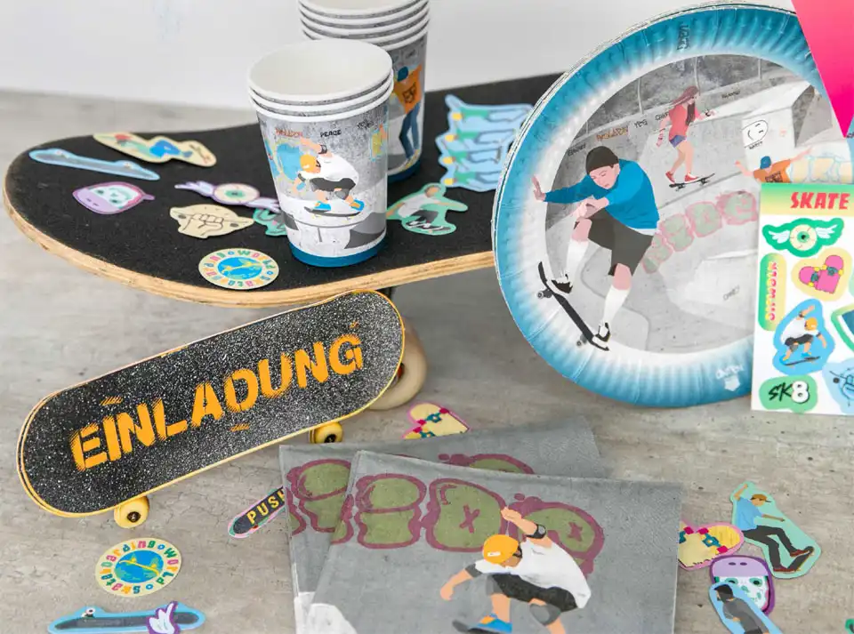 Plastikfreie Herstellung von Tellern und Becher